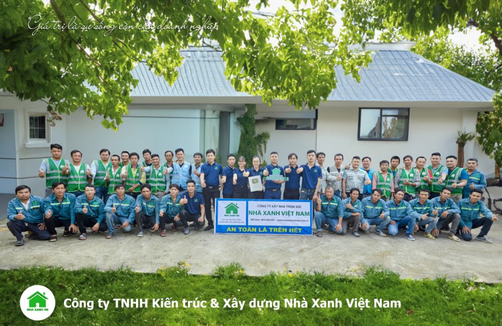 Đội ngũ kỹ sư, nhân viên có nhiều năm kinh nghiệm trong ngành xây dựng của Nhà Xanh Việt Nam