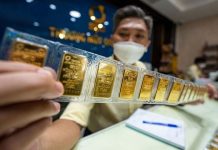 Giá vàng hôm nay 7/5 tăng mạnh, vượt 4.696 USD/ounce