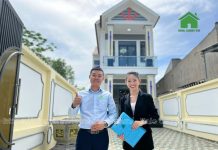 KỸ SƯ LÊ HẢI DUYÊN CHIA SẺ VỀ TẦM QUAN TRỌNG CỦA MẢNG XANH TRONG NHÀ Ở CEO Lê Hải Duyên (bên trái) cùng trợ lý rạng rỡ trong buổi bàn giao công trình xây nhà trọn gói