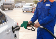 Giá xăng dầu 27/10 tăng mạnh: Lo ngại gián đoạn nguồn cung Nga