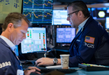 Phố Wall tăng nhẹ sau đợt bán tháo cổ phiếu công nghệ