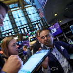 Hợp đồng tương lai Phố Wall tăng giữa lo ngại AI và dữ liệu làm việc