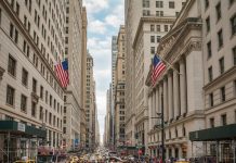 Phố Wall ổn định, cổ phiếu công nghệ hồi phục, Fed giảm lãi suất