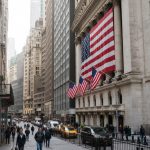 Phố Wall tăng nhẹ, NVIDIA kéo thị trường biến động