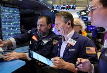 Phố Wall thận trọng: Hợp đồng tương lai Mỹ giảm nhẹ trước họp Fed và mùa báo cáo lợi nhuận