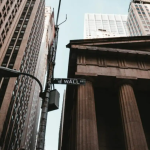 Chứng khoán Mỹ ổn định trở lại, cổ phiếu chip dẫn dắt phố Wall