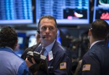 Cổ phiếu Mỹ tăng mạnh, ông Trump xoa dịu lo ngại về Greenland