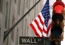 Chứng khoán Mỹ giảm mạnh: Hợp đồng tương lai lao dốc